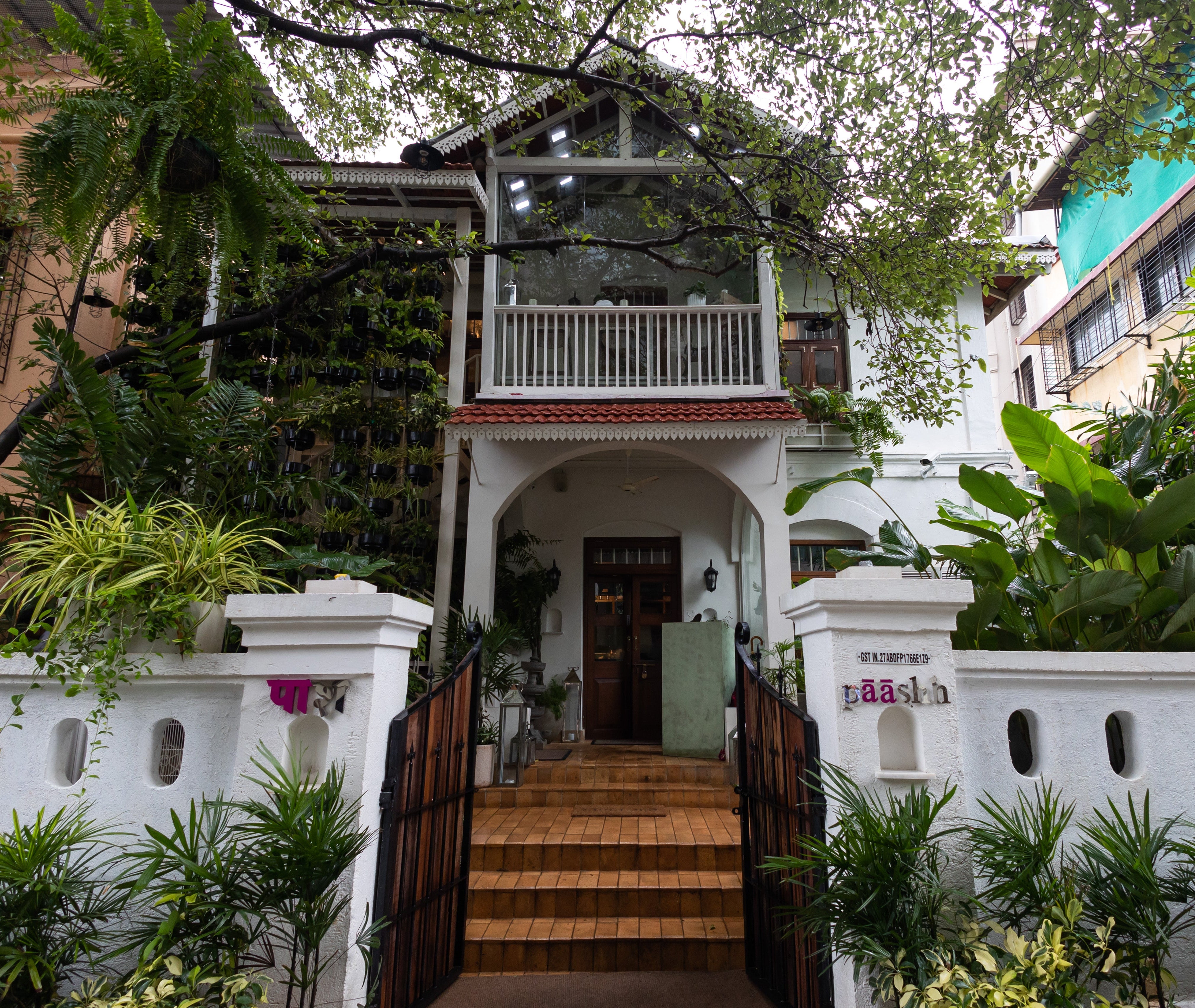 Organic café near Bandra,  sustainable lifestyle store in India