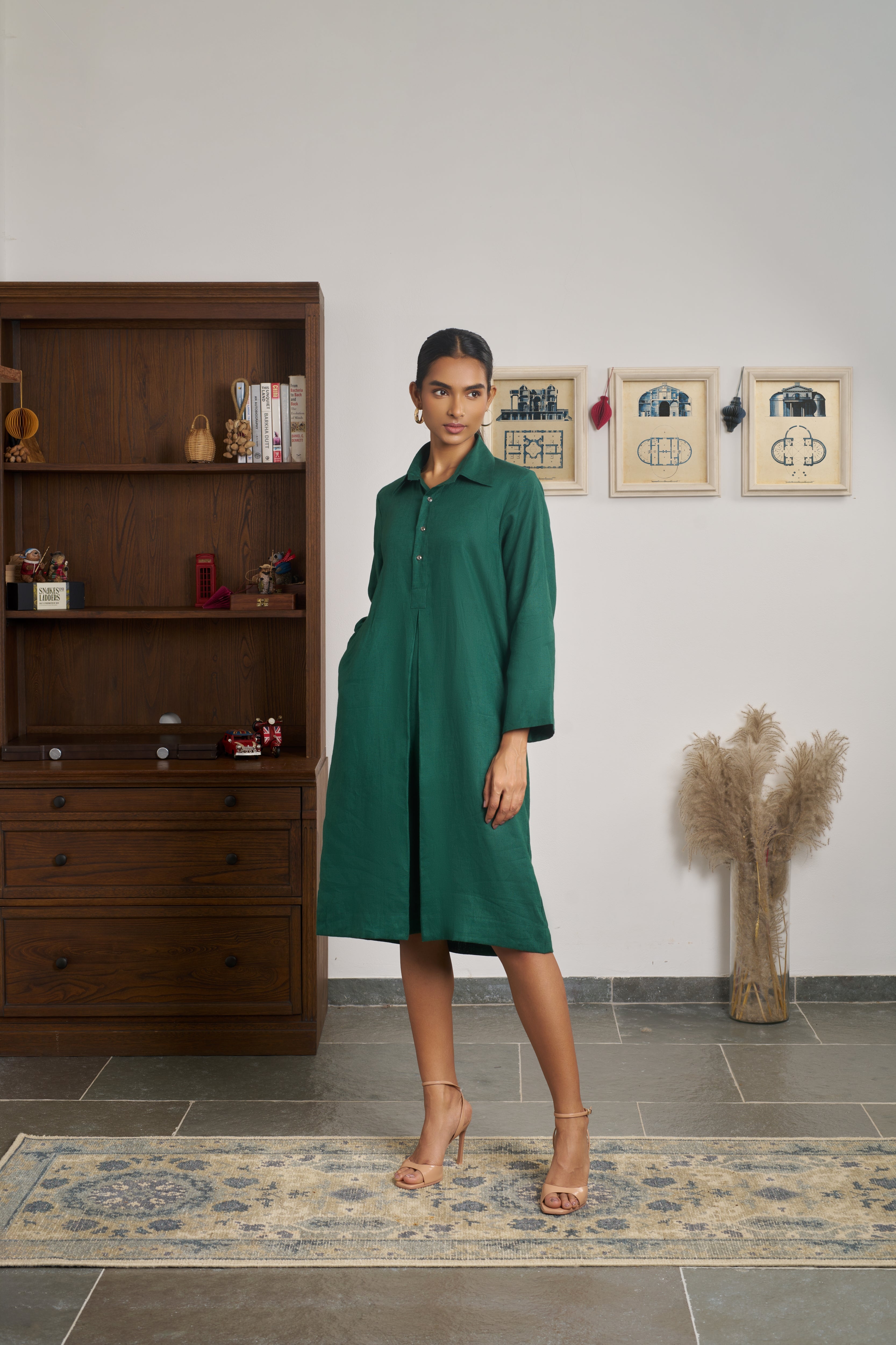 Woman in a green dress. linen dresses for women India, comfortable linen dresses India
