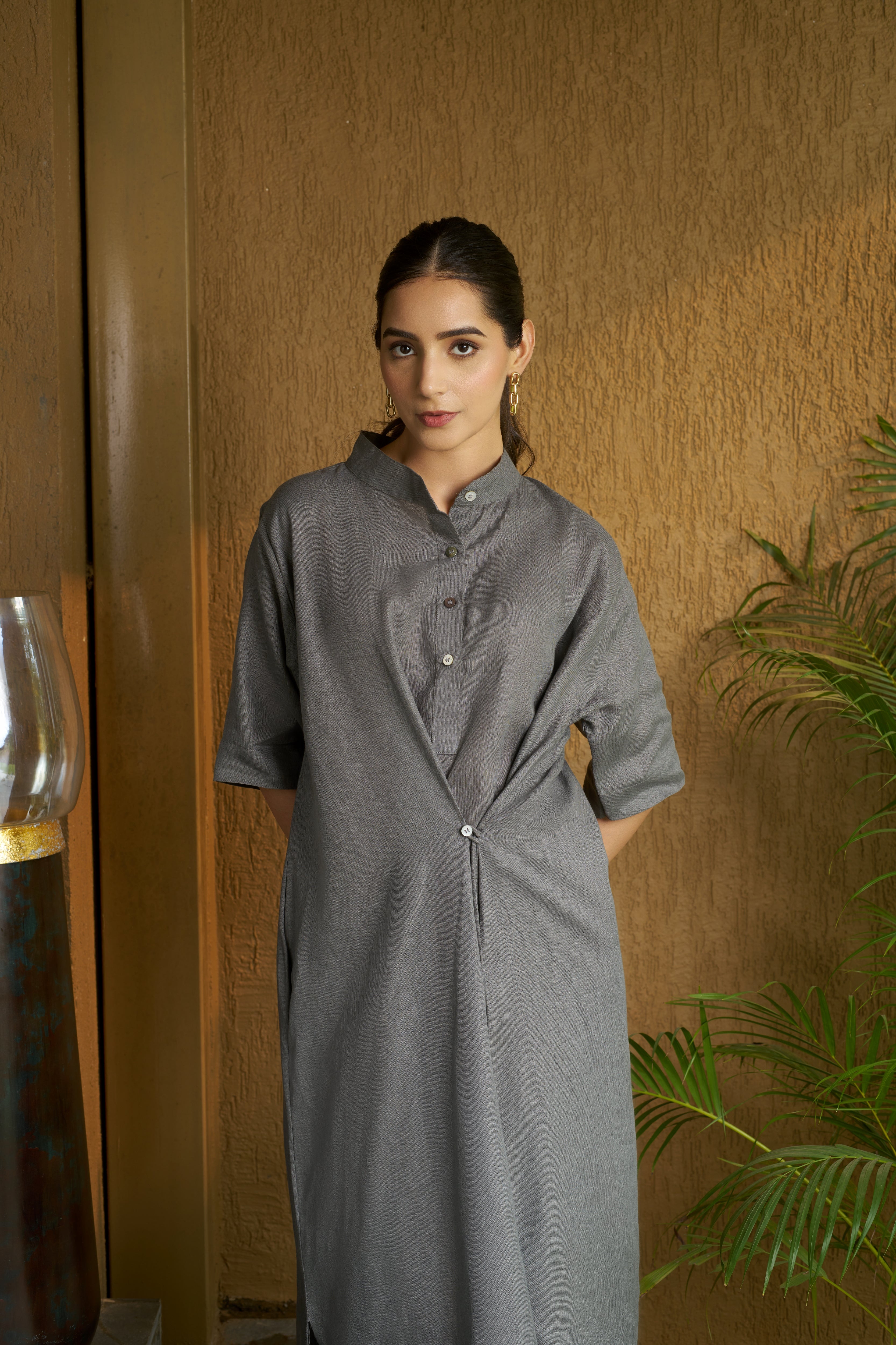Woman wearing a gray dress. Casual linen fashion, women’s linen clothing India